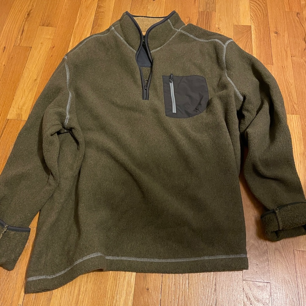 G.H. Bass fleece pull over never been worn